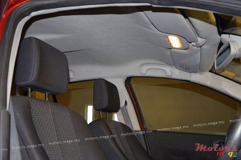 2003' Renault photo #3