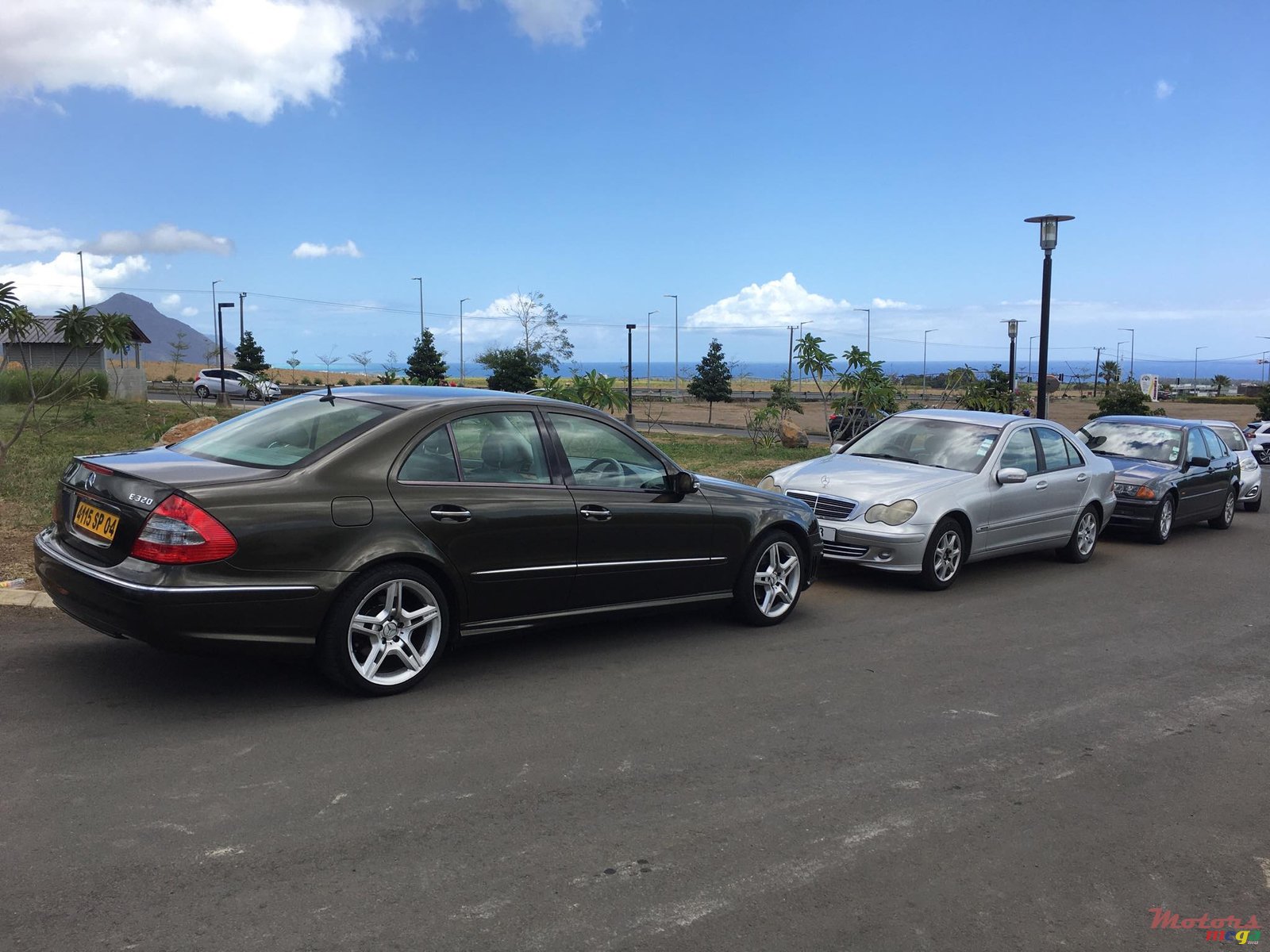 2004' Mercedes-Benz E-Class E320 photo #2