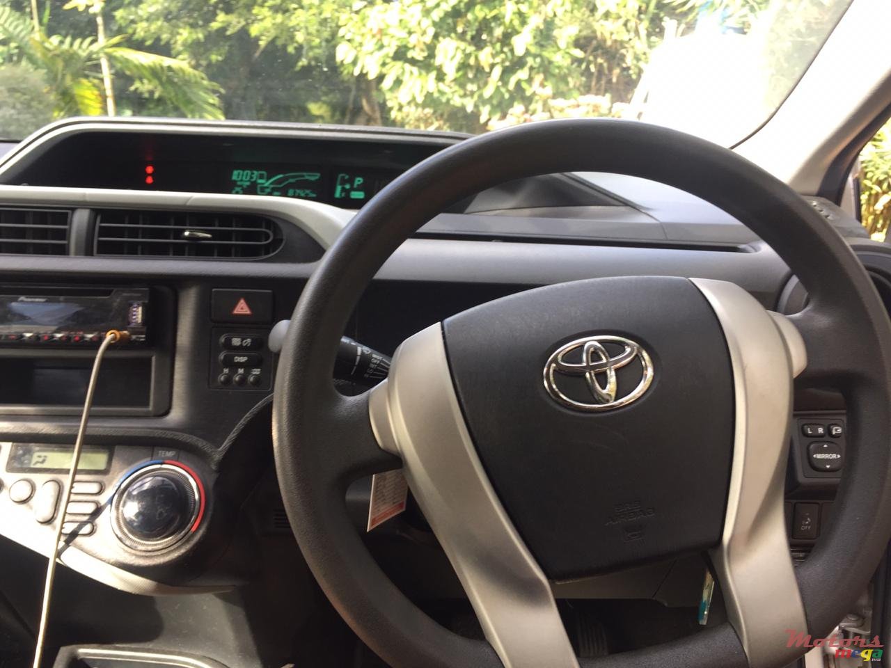 2013' Toyota Aqua photo #6