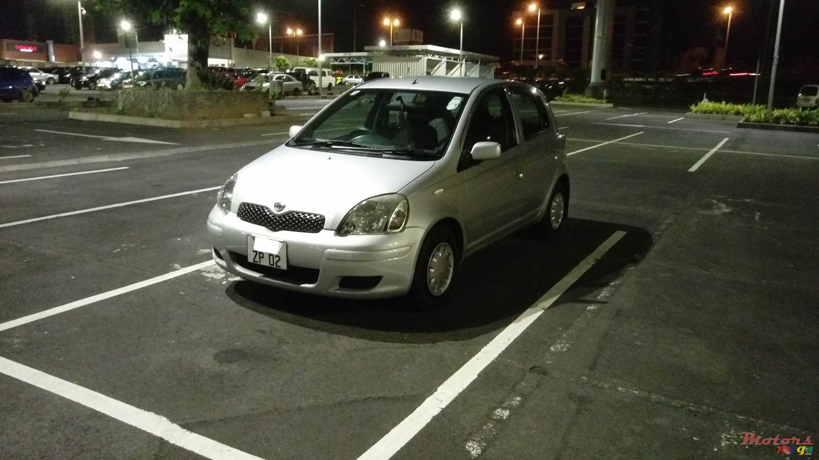 2002' Toyota Vitz photo #3