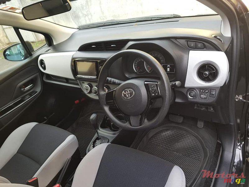 2015' Toyota Vitz photo #2