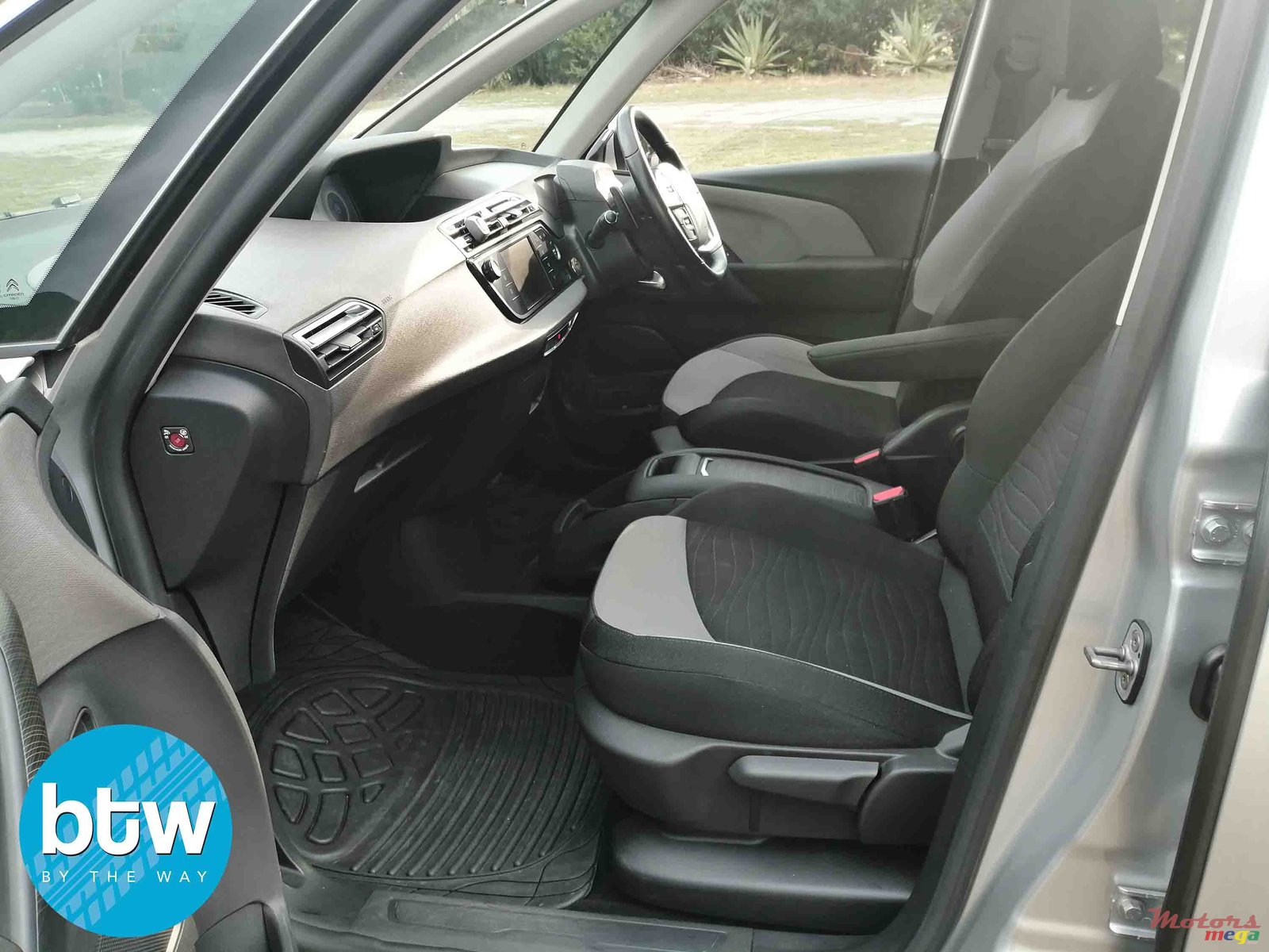 2015' Citroen C4 Picasso photo #3