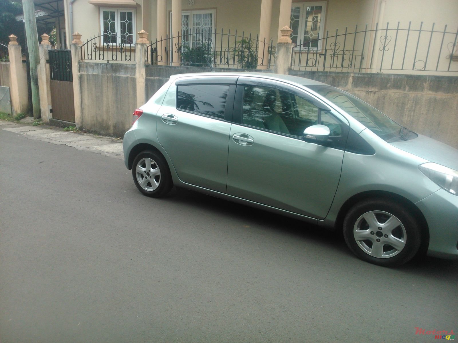 2012' Toyota Vitz photo #4