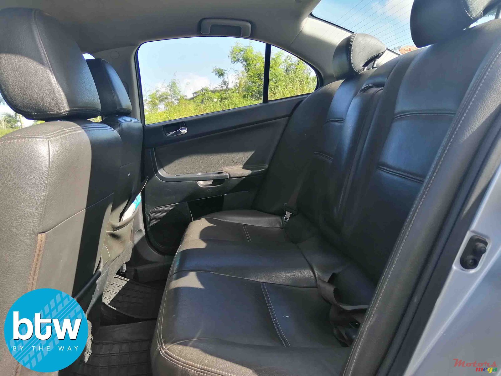 2011' Mitsubishi Lancer photo #4