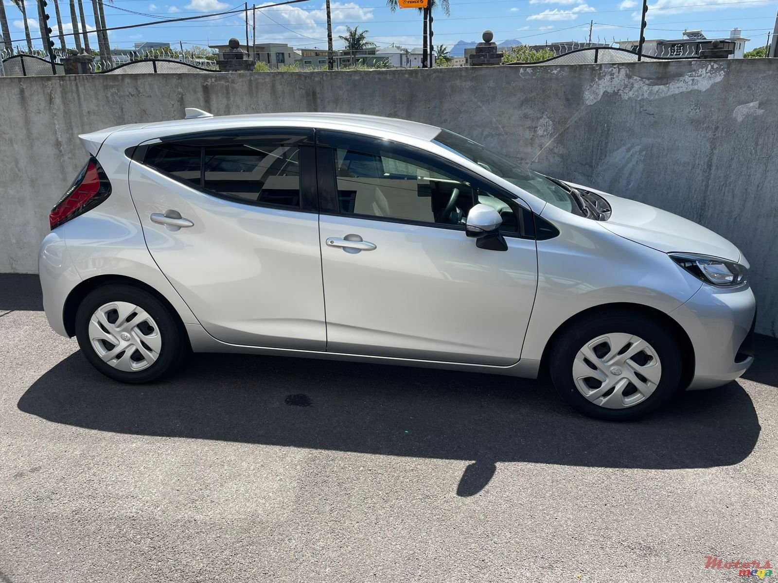 2022' Toyota Aqua photo #2