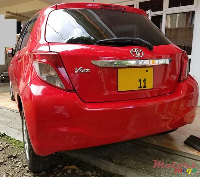 2011' Toyota Vitz photo #4