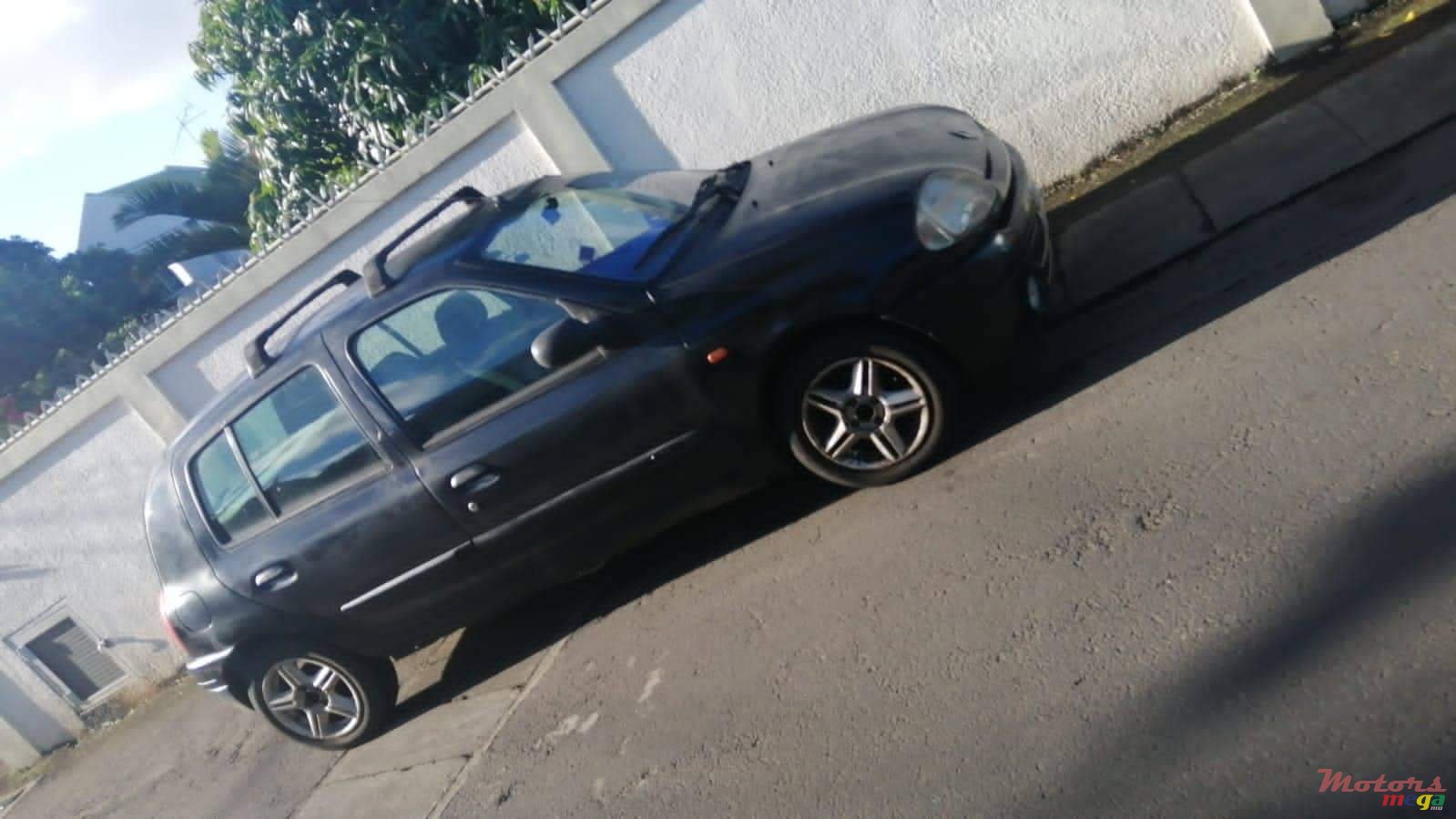 2002' Renault Clio photo #1