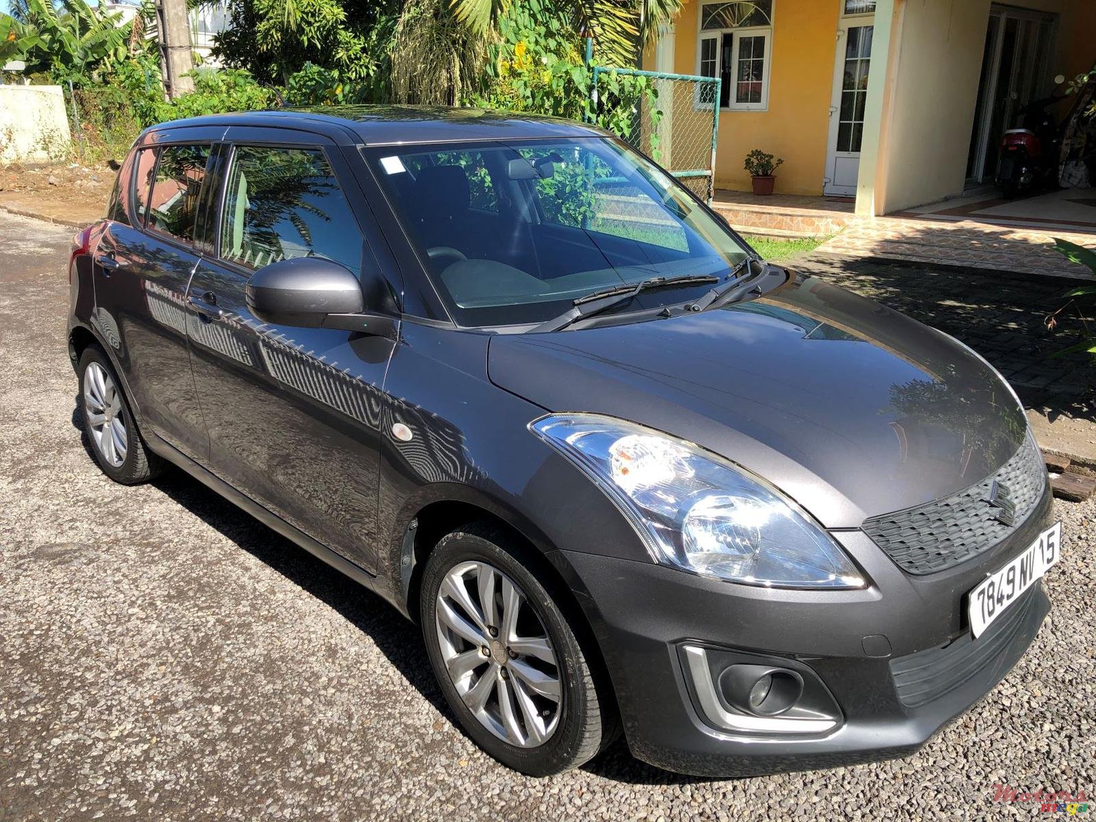 2015' Suzuki Swift photo #3