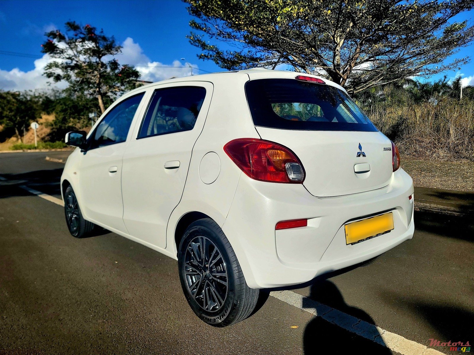 2020' Mitsubishi Mirage photo #4