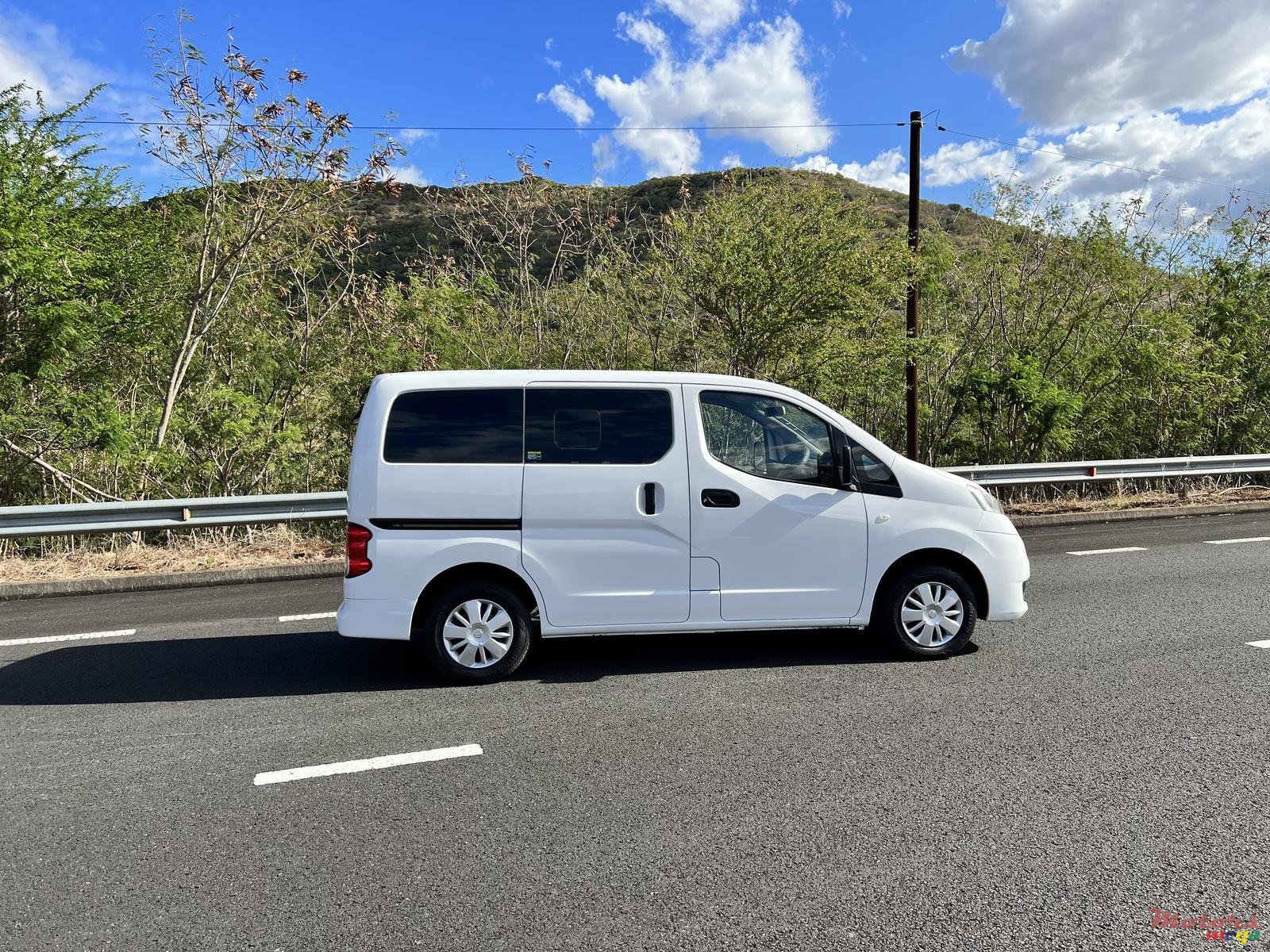 2012' Nissan photo #6