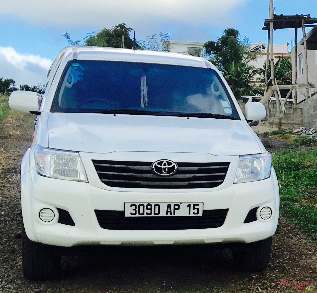 2015' Toyota Hilux photo #2
