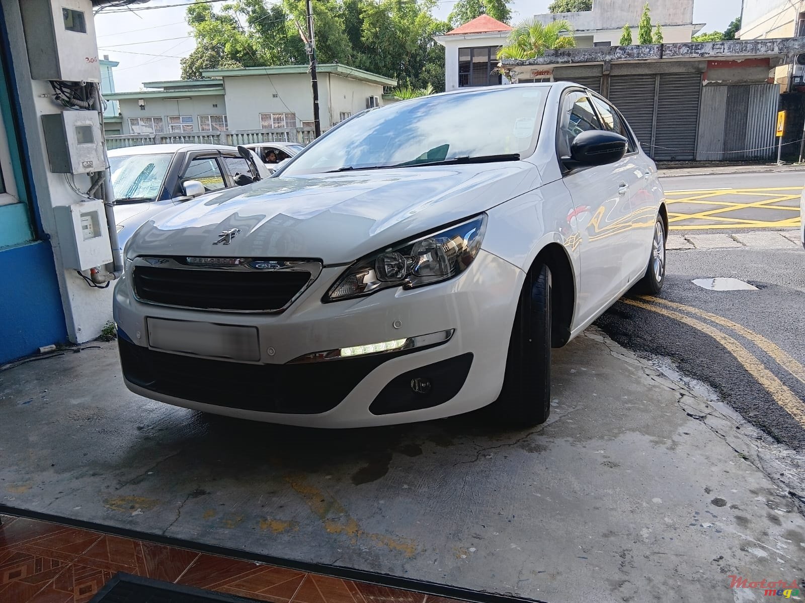 2015' Peugeot 308 photo #1