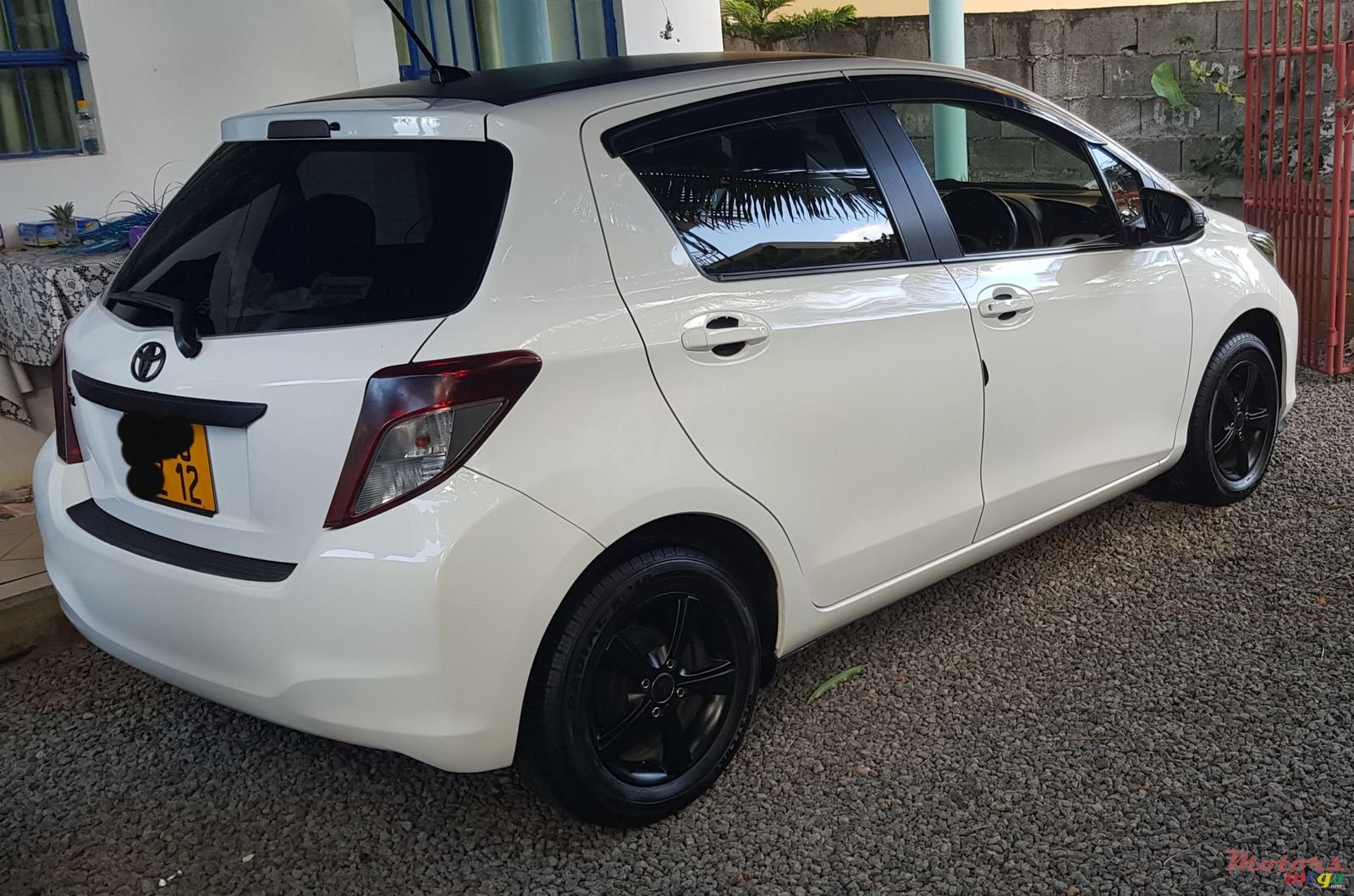 2012' Toyota Vitz photo #1