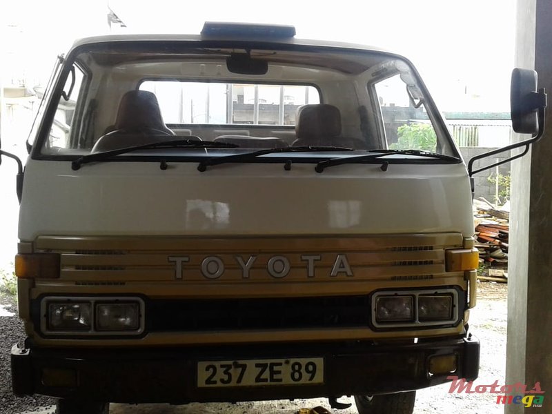 1989' Toyota dyna photo #1
