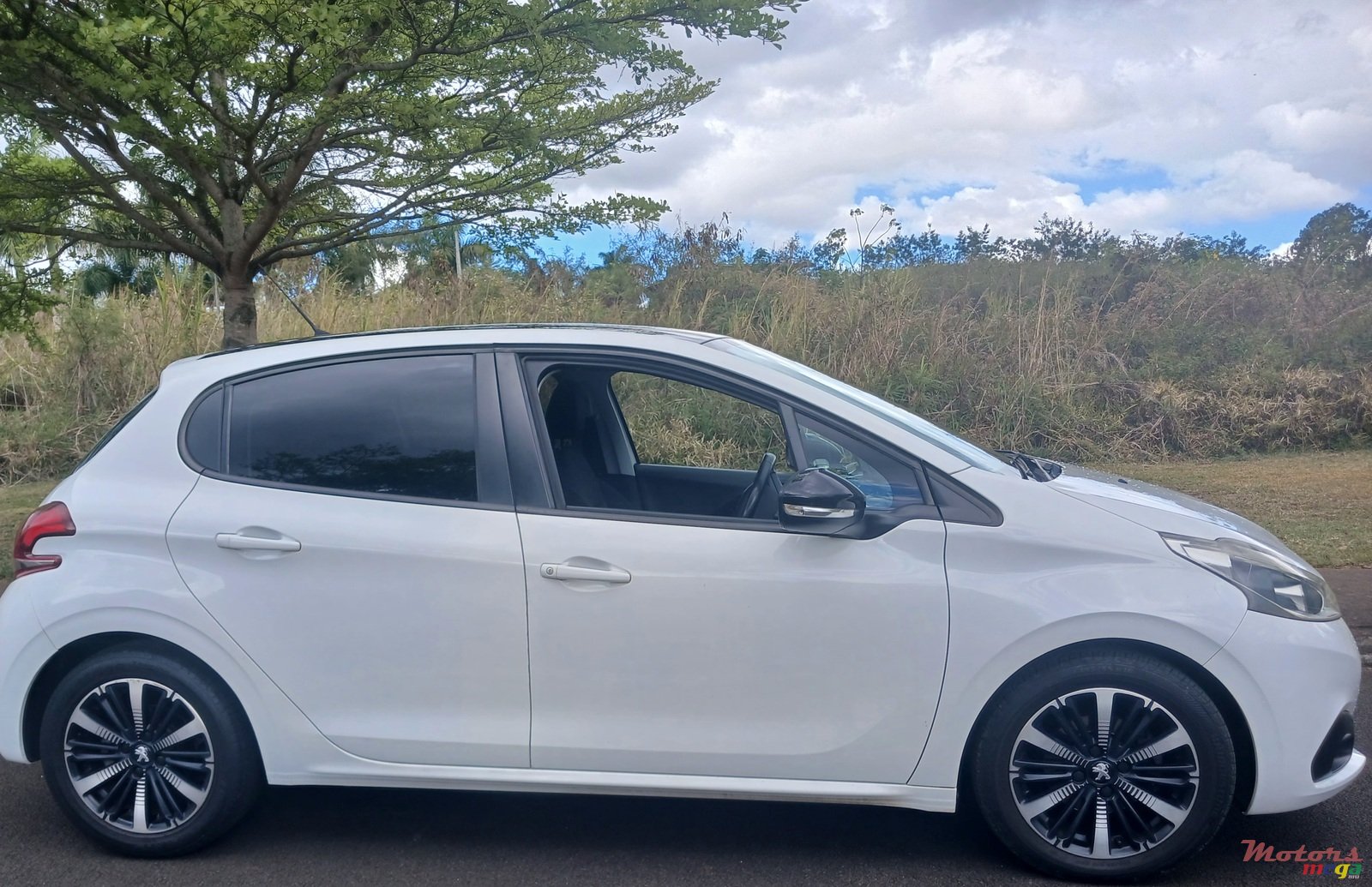 2020' Peugeot 208 photo #5