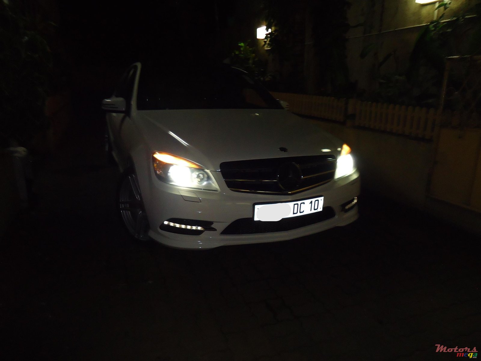 2010' Mercedes-Benz C-Class photo #1