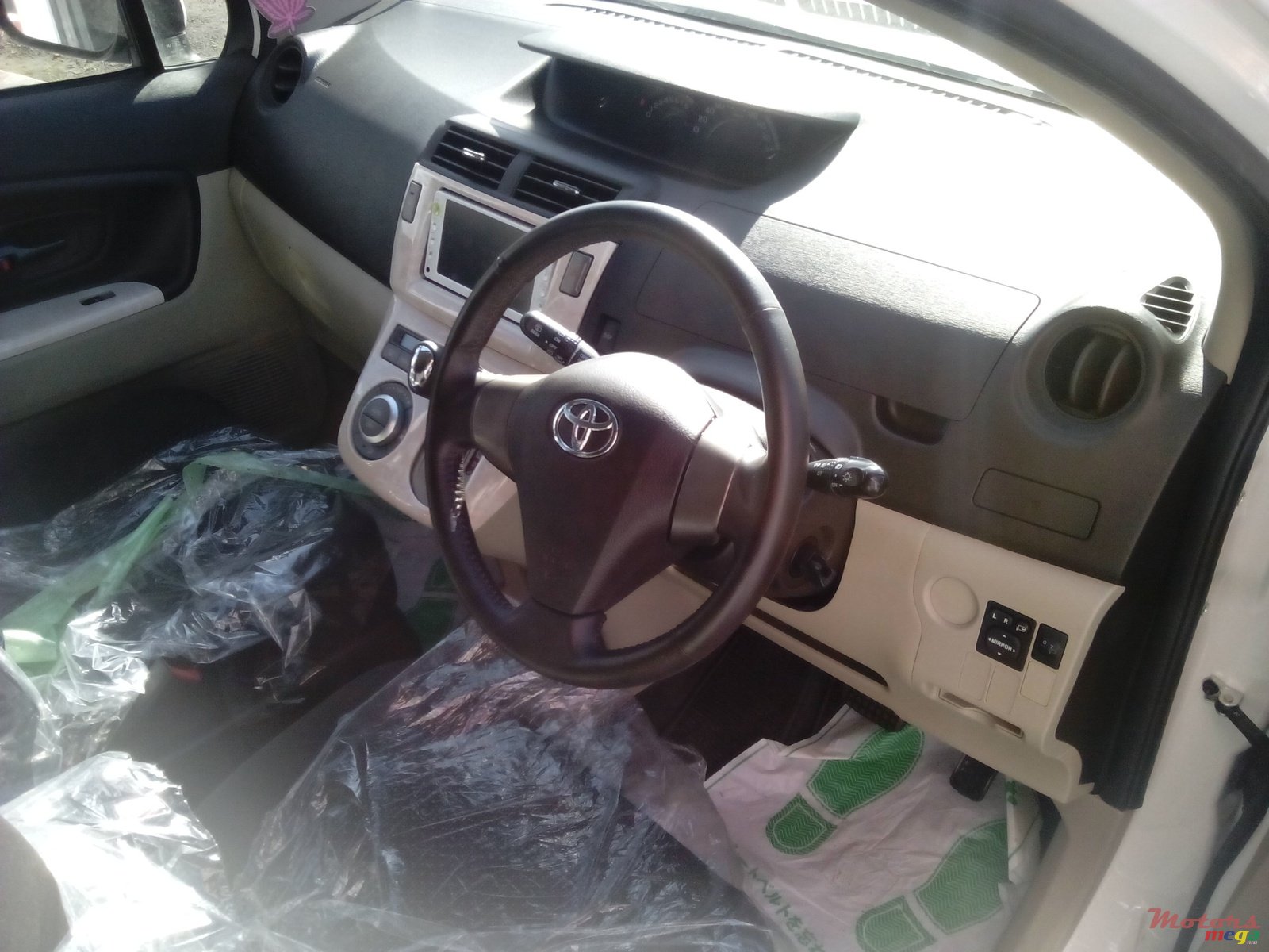 2011' Toyota Paseo photo #3