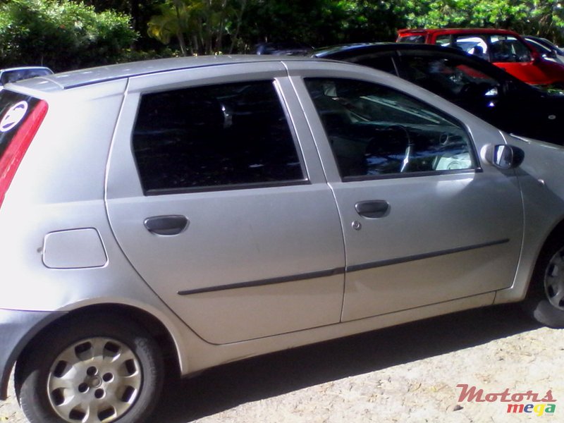 2002' Fiat Punto photo #1