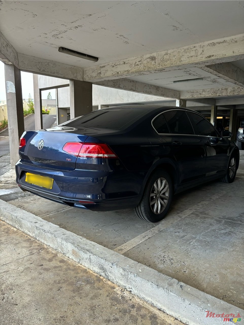 2017' Volkswagen Passat photo #5