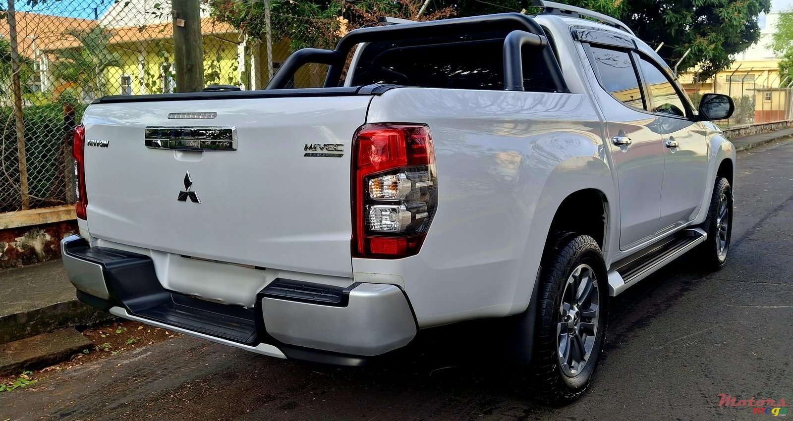 2021' Mitsubishi Triton photo #2