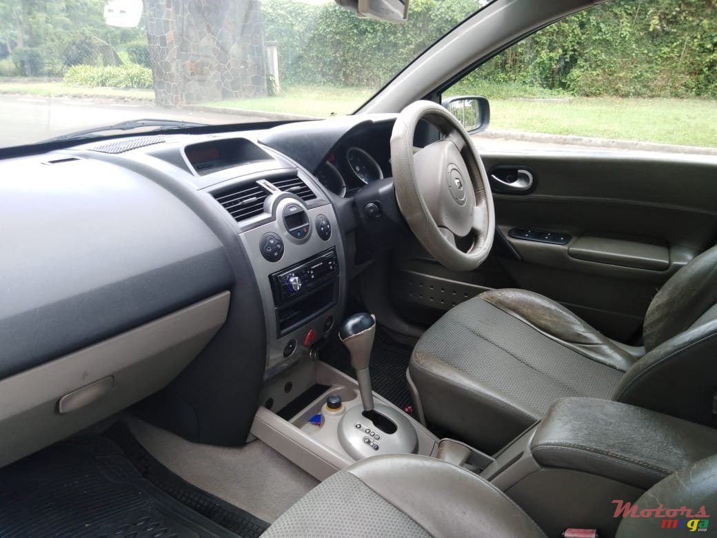 2005' Renault Megane photo #3