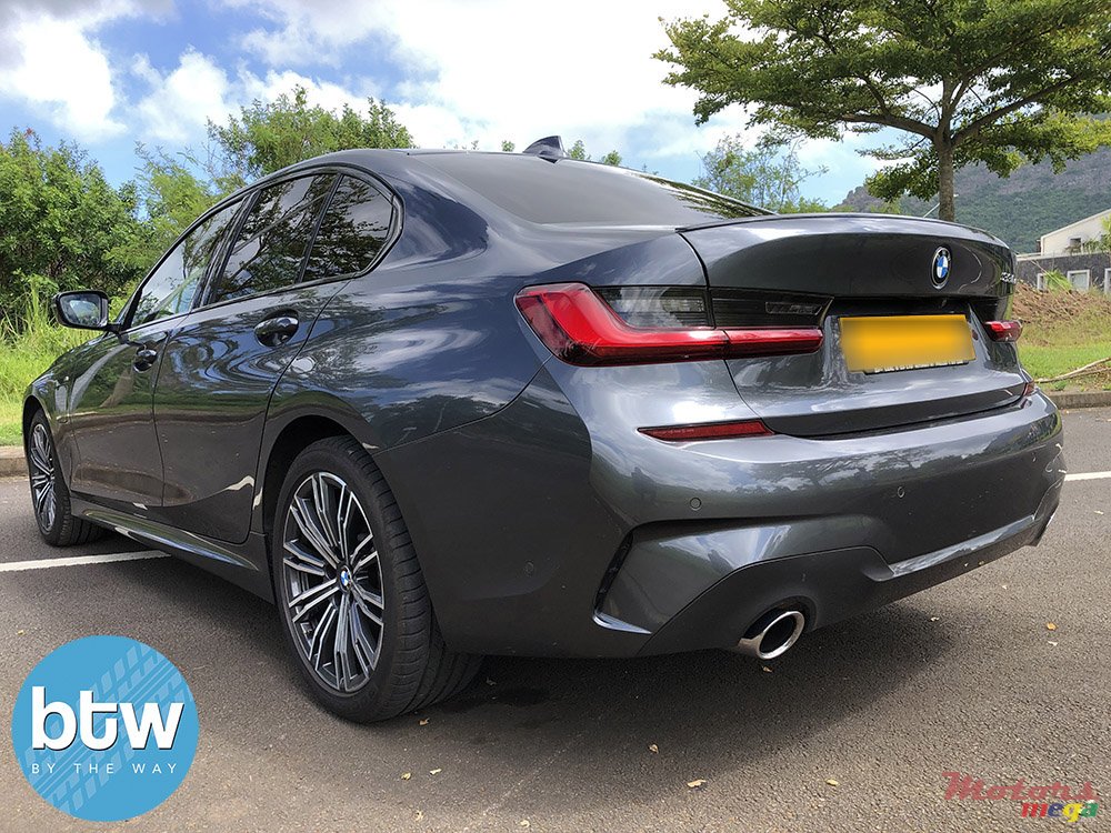 2020' BMW 3 Series 330e M Sport Pack photo #3