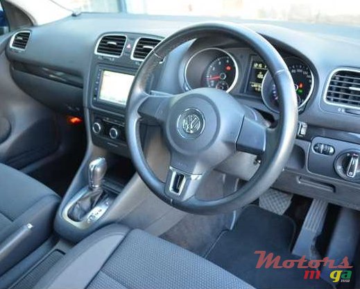 2012' Volkswagen Golf photo #2