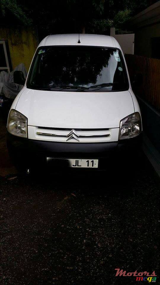 2011' Citroen Berlingo photo #1