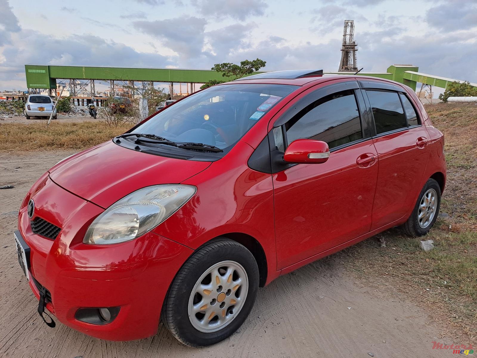 2008' Toyota Vitz photo #5