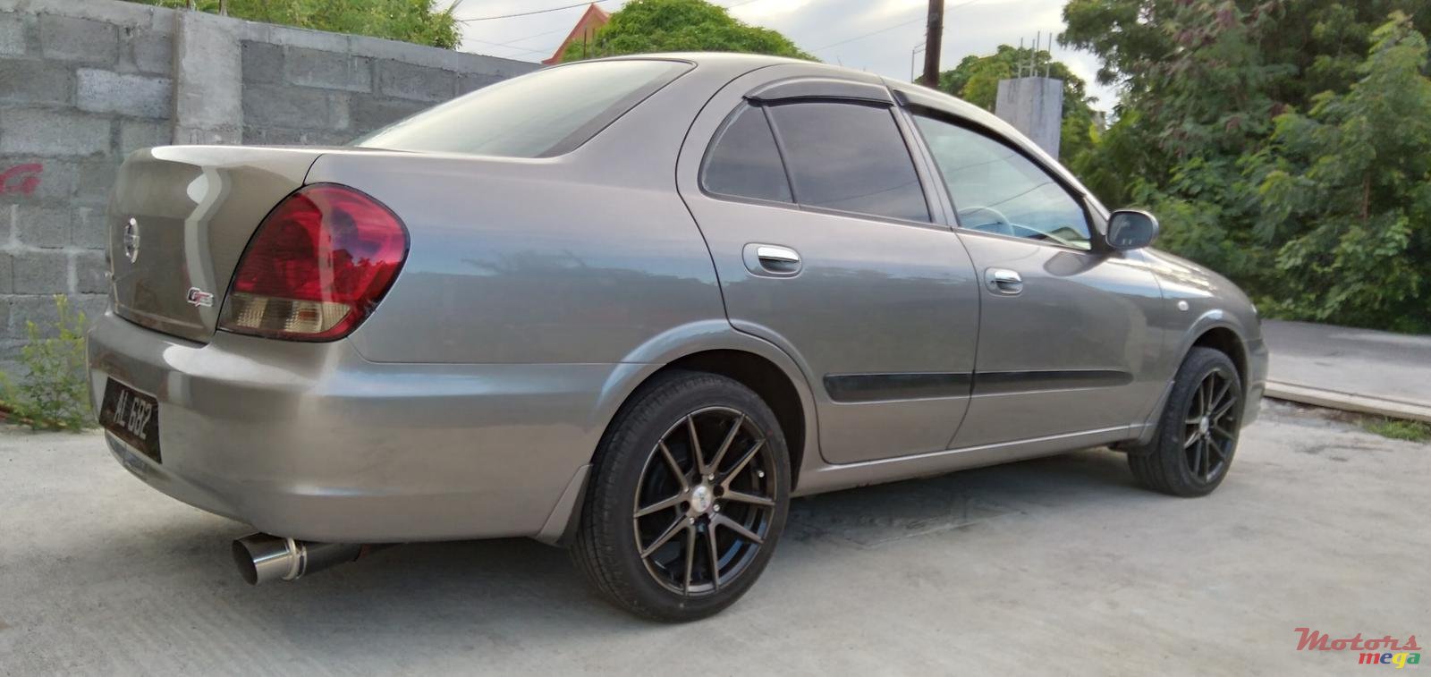 2010' Nissan Sunny photo #1