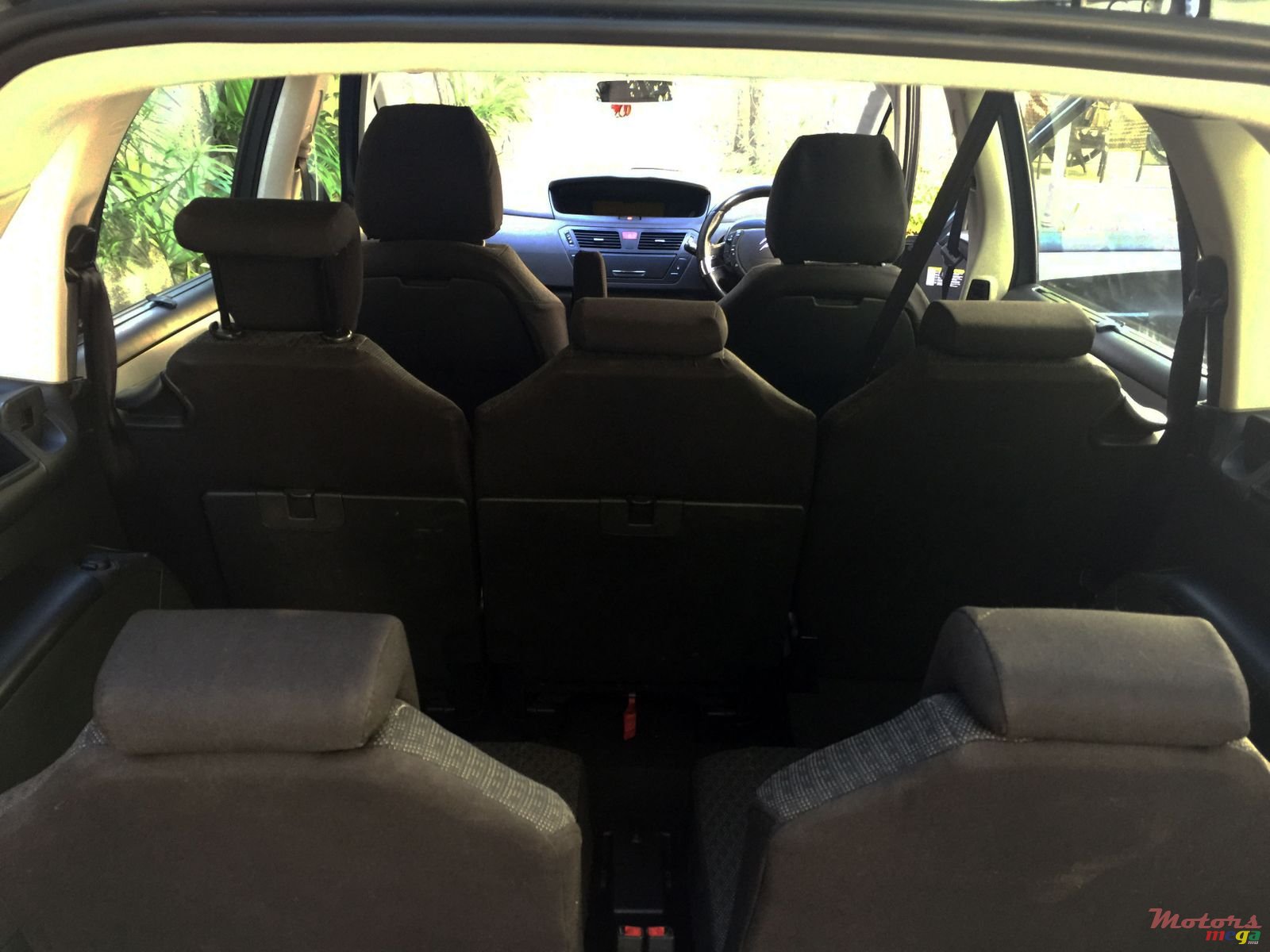 2011' Citroen Grand C4 Picasso photo #3