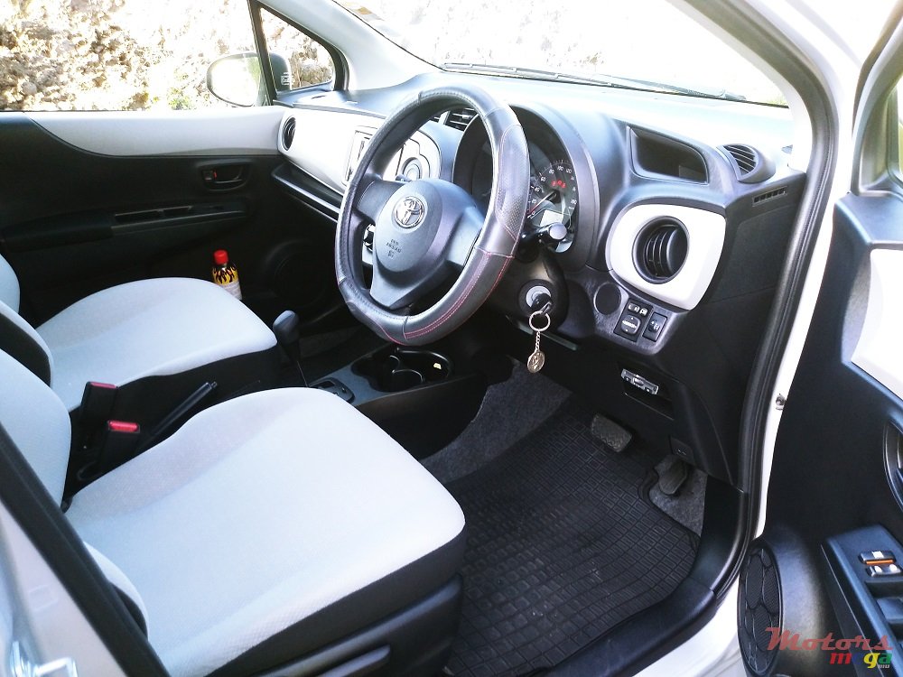 2012' Toyota Vitz photo #5