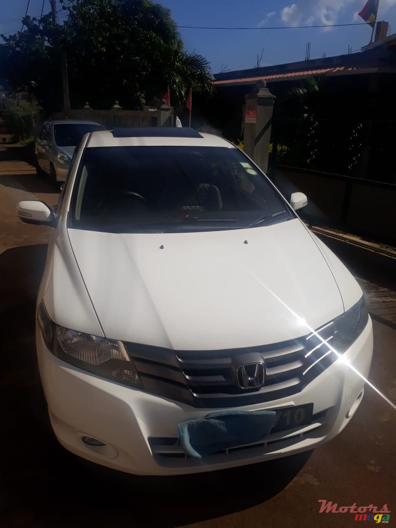 2010' Honda City photo #1