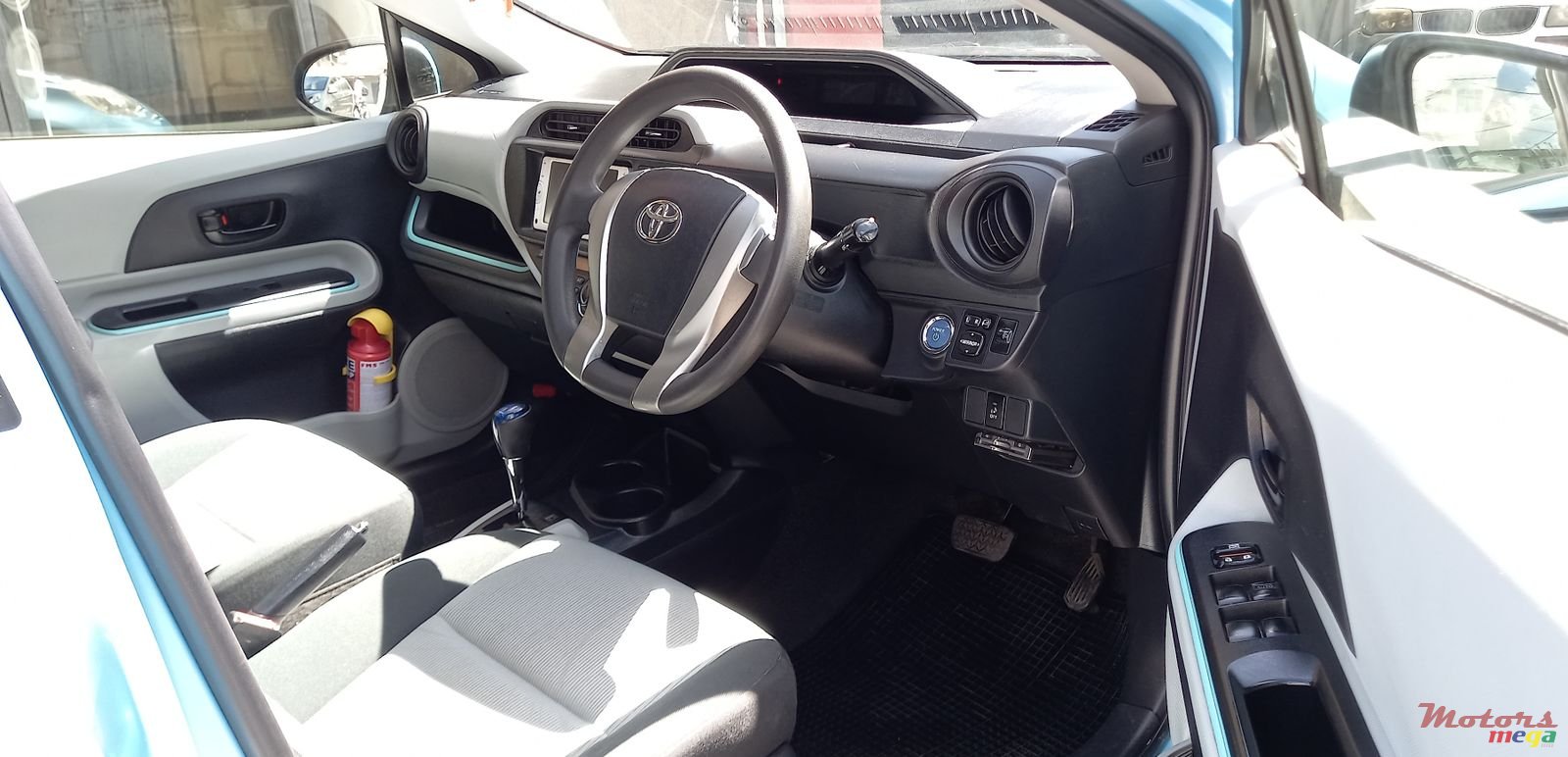 2012' Toyota Aqua photo #5