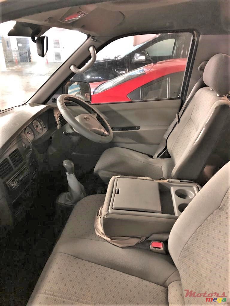 2005' Kia Pregio photo #4