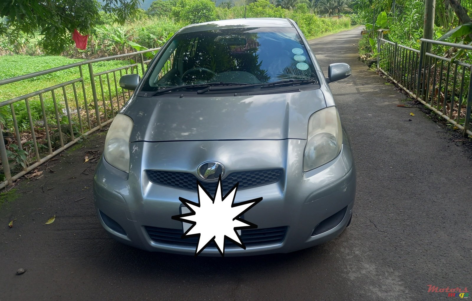 2008' Toyota Vitz photo #1