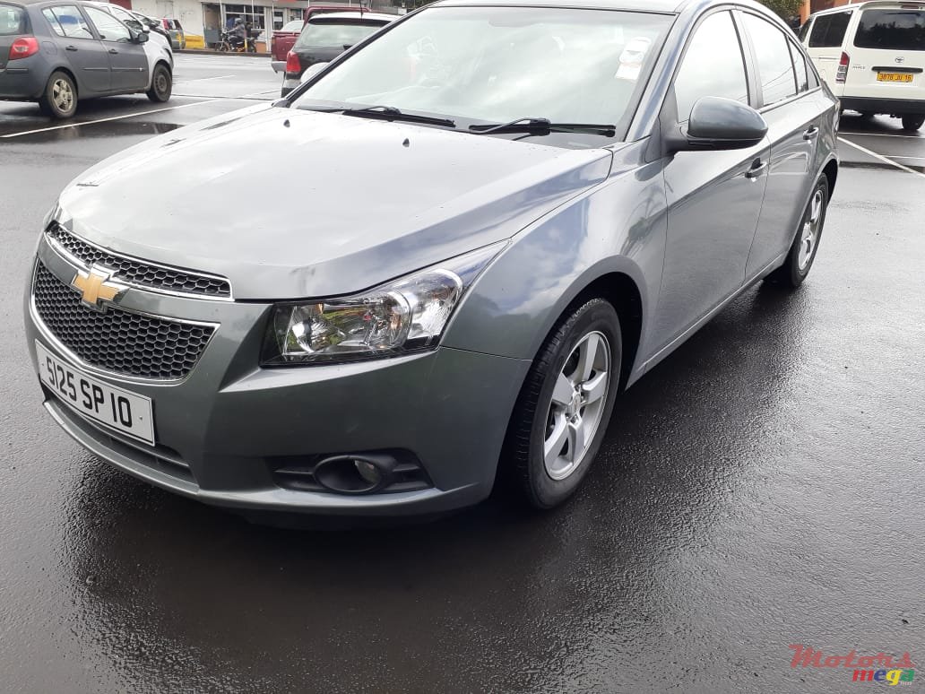 2010' Chevrolet Cruze photo #5