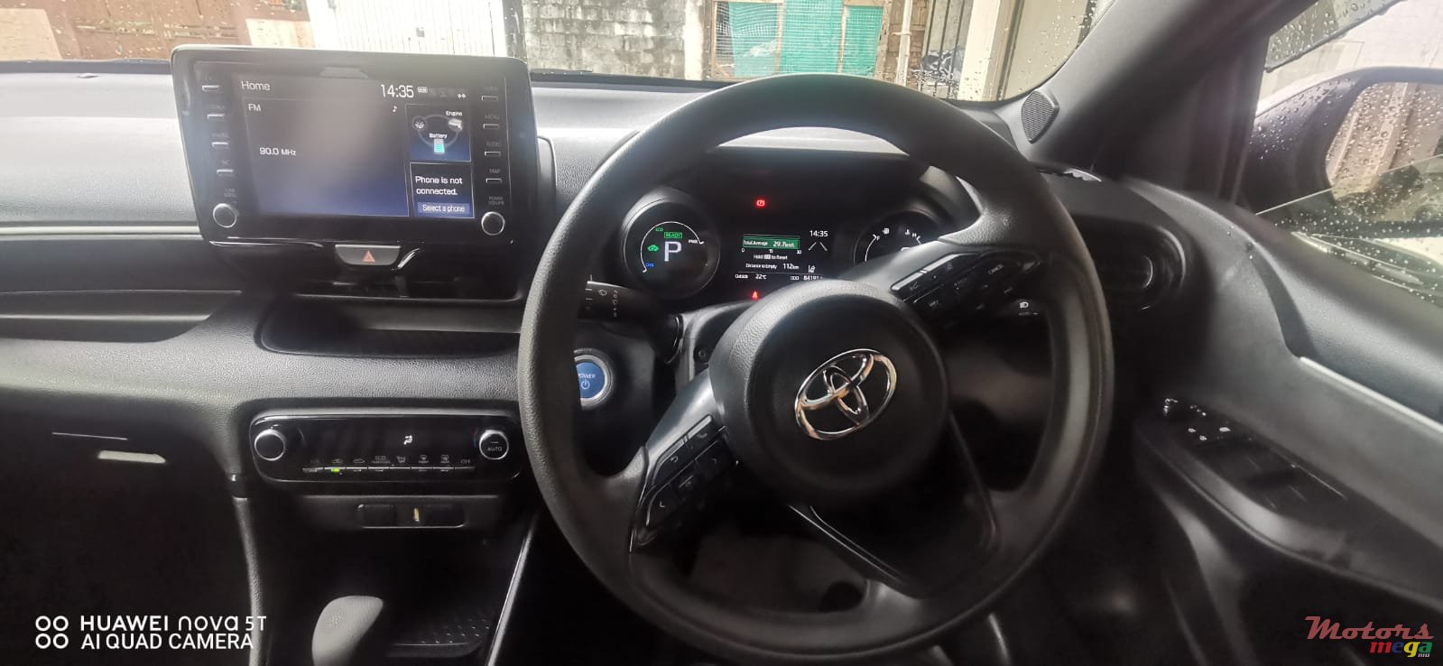 2020' Toyota Yaris HYBRID photo #3