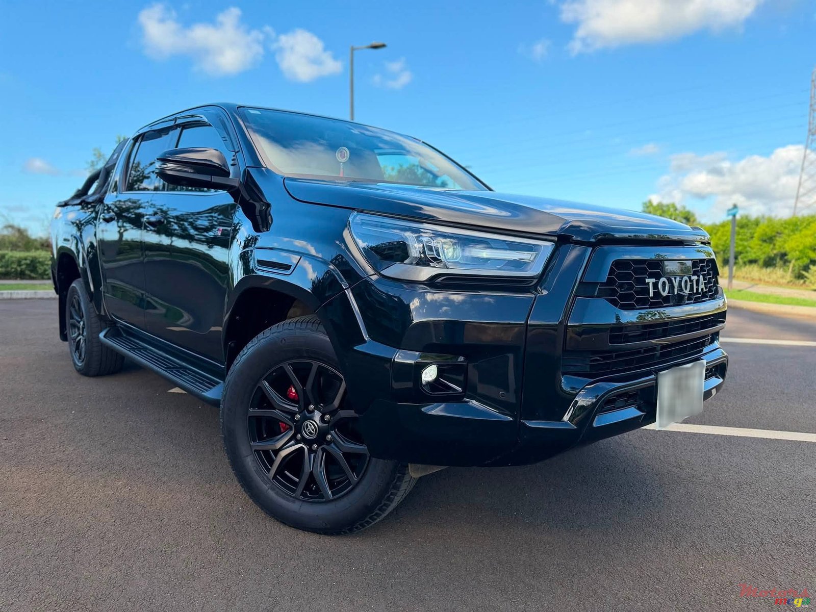 2022' Toyota Hilux GR photo #1