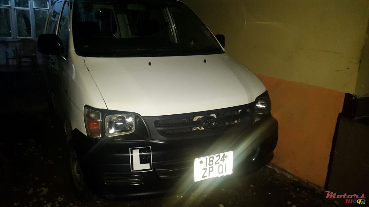 2001' Toyota Town Ace photo #4