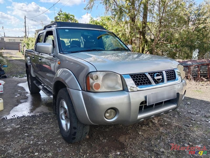 2005' Nissan Hardbody 2X4 photo #1