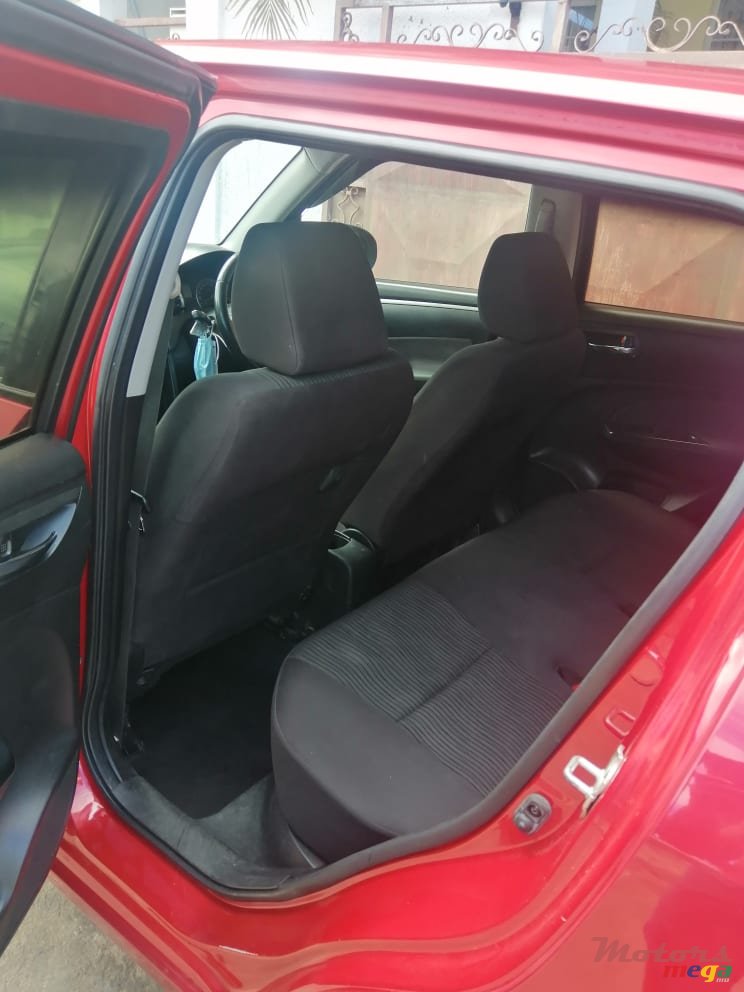 2013' Suzuki Swift photo #2