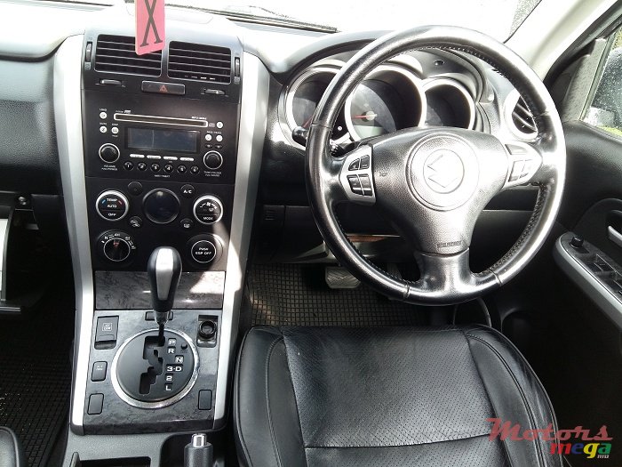 2009' Suzuki Grand Vitara photo #3