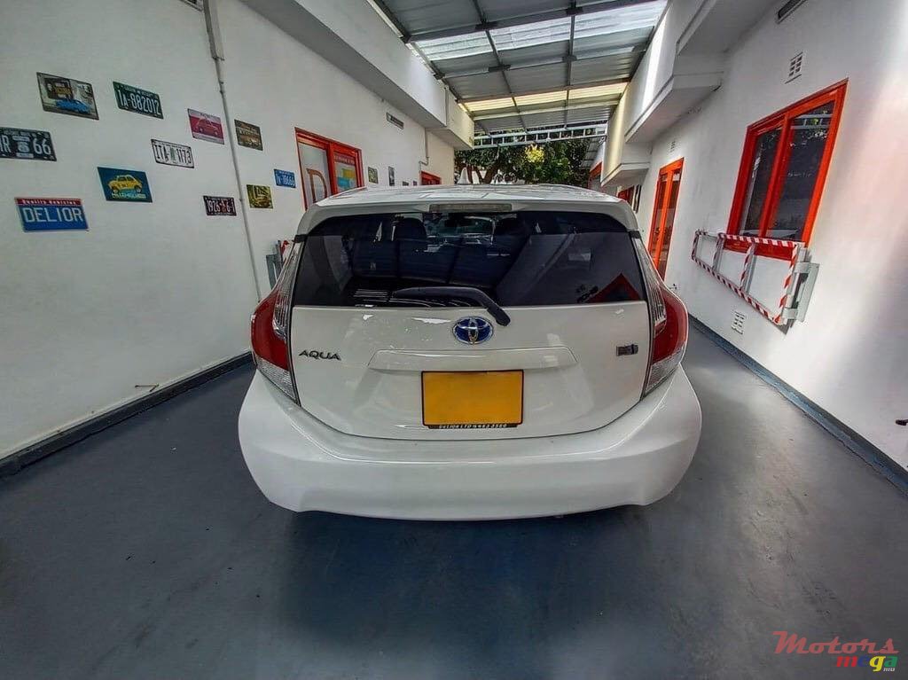 2017' Toyota Aqua photo #7