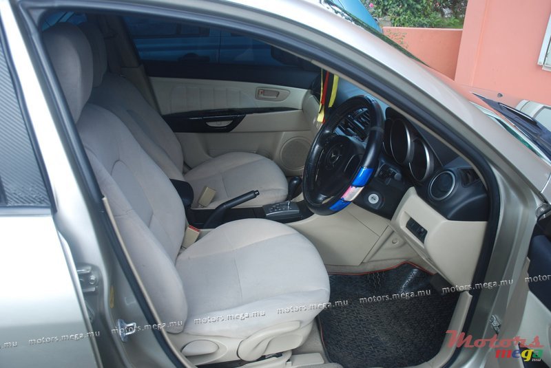 2004' Mazda photo #3