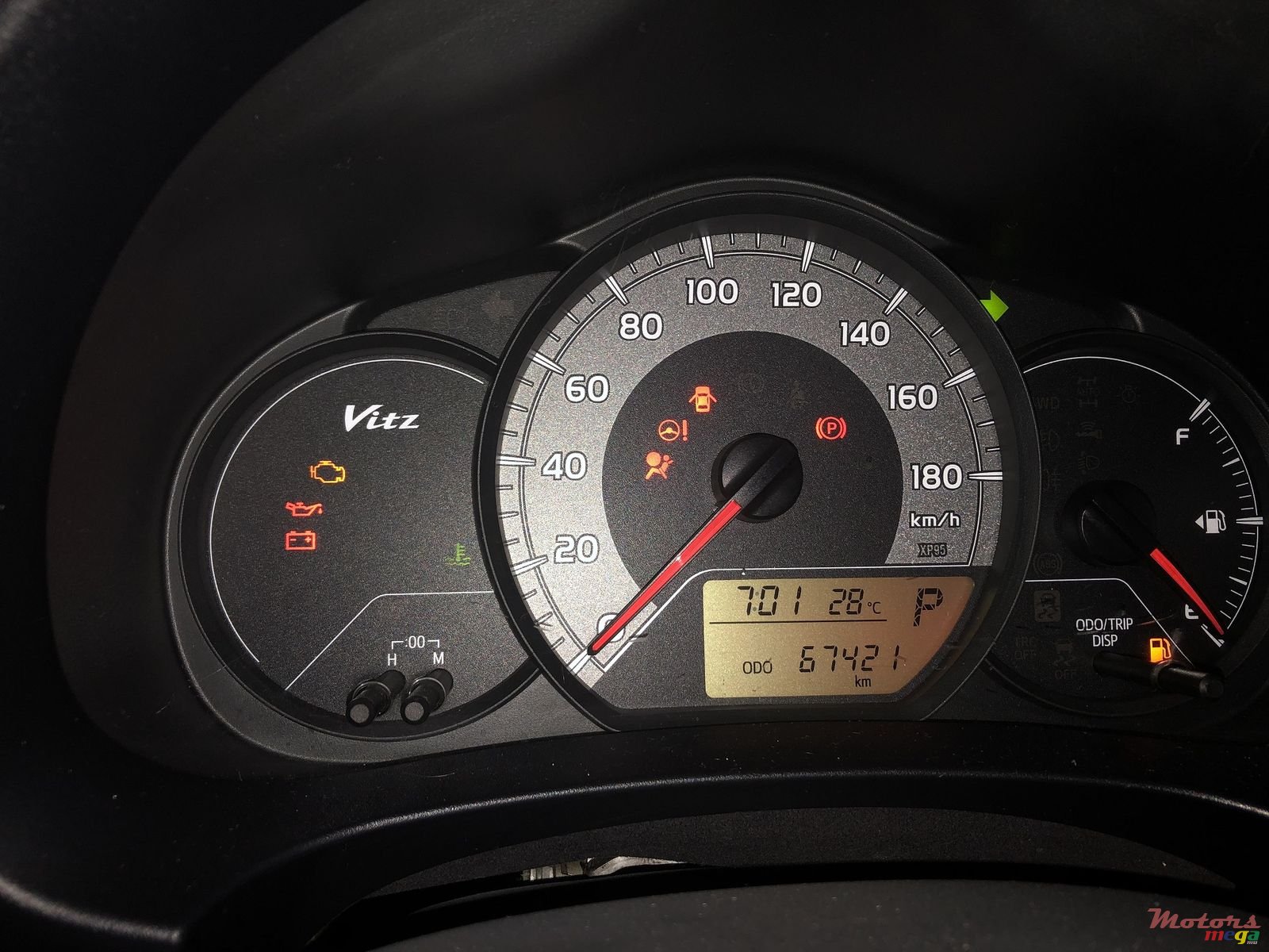 2014' Toyota Vitz photo #3