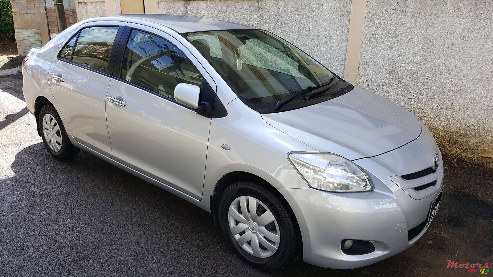 2006' Toyota Belta photo #1