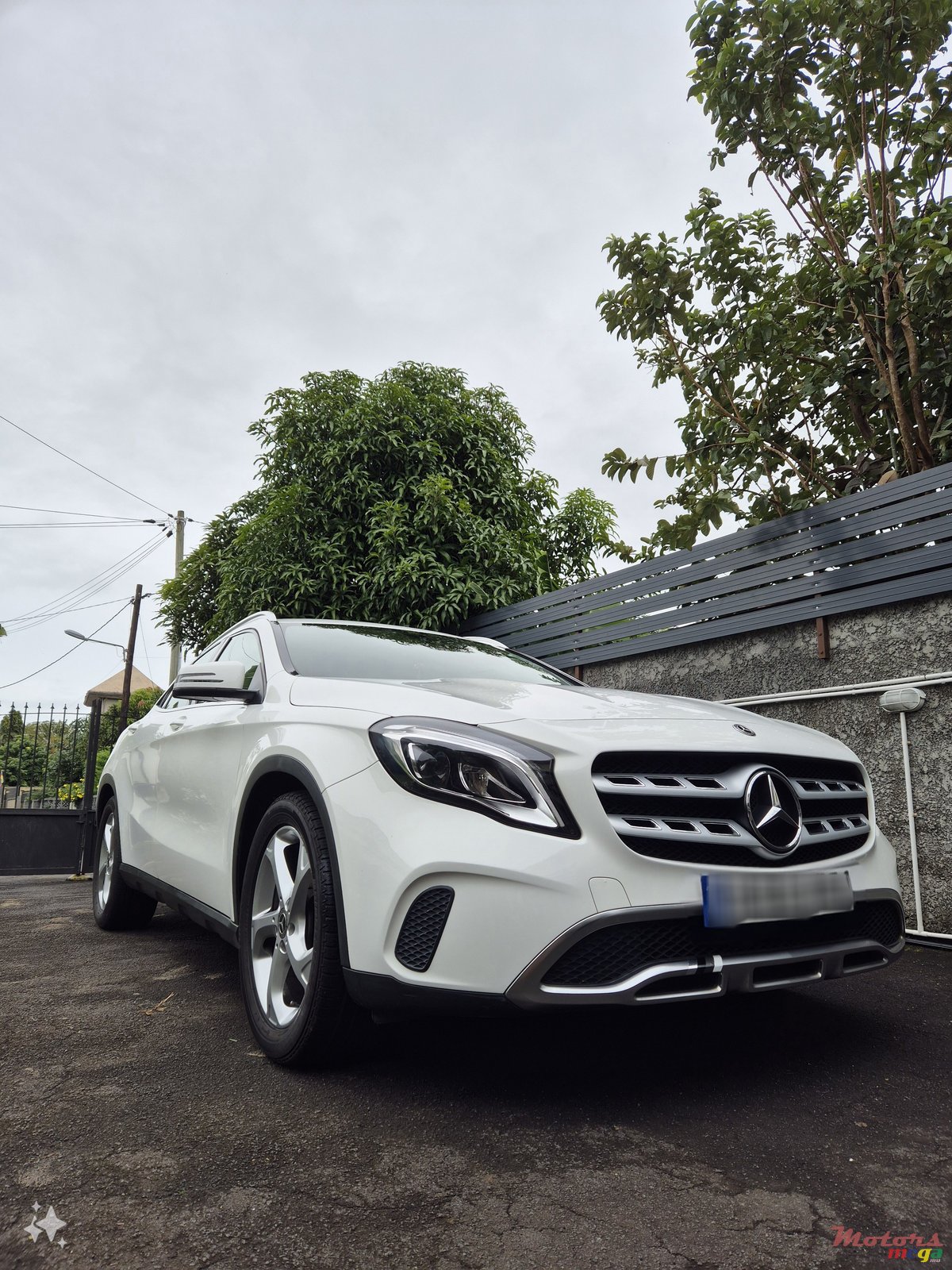 2018' Mercedes-Benz GLA 180 URBAN photo #2