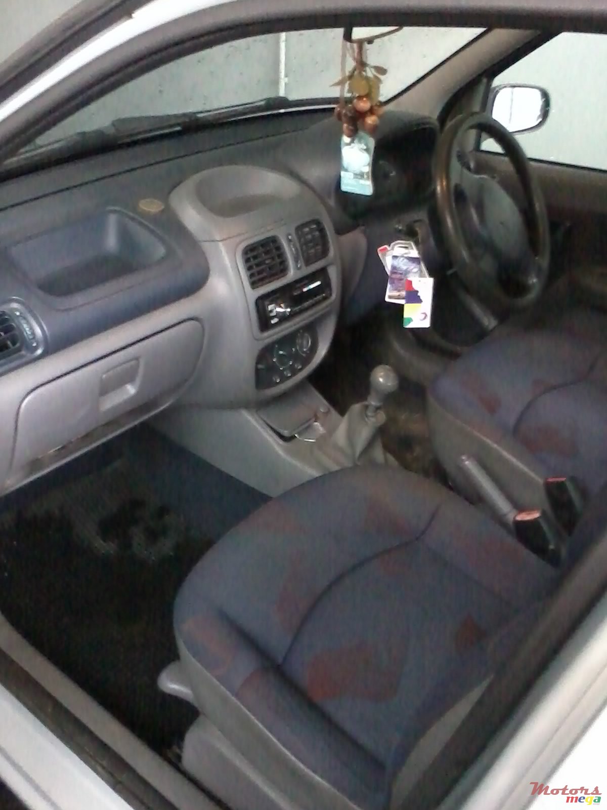 2001' Renault Clio photo #3