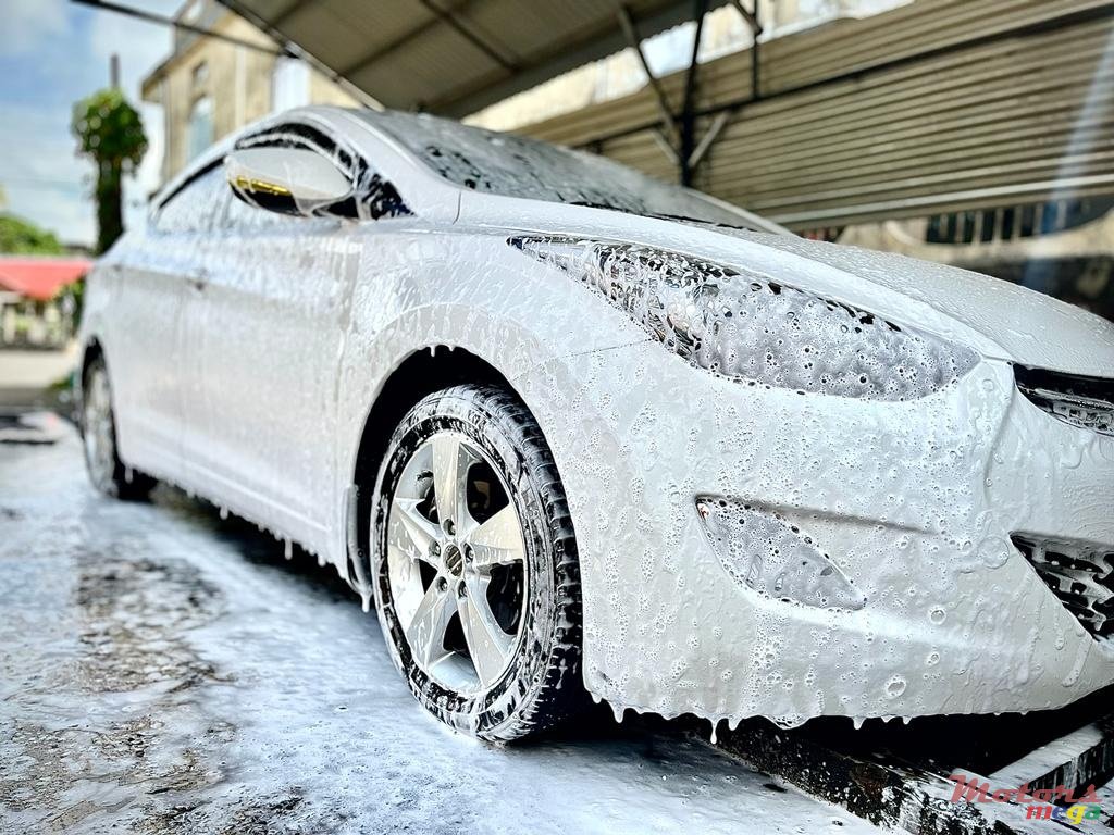 2012' Hyundai Elantra photo #7